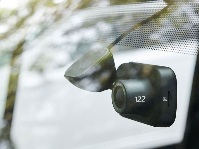 Een dashboardcamera in een auto