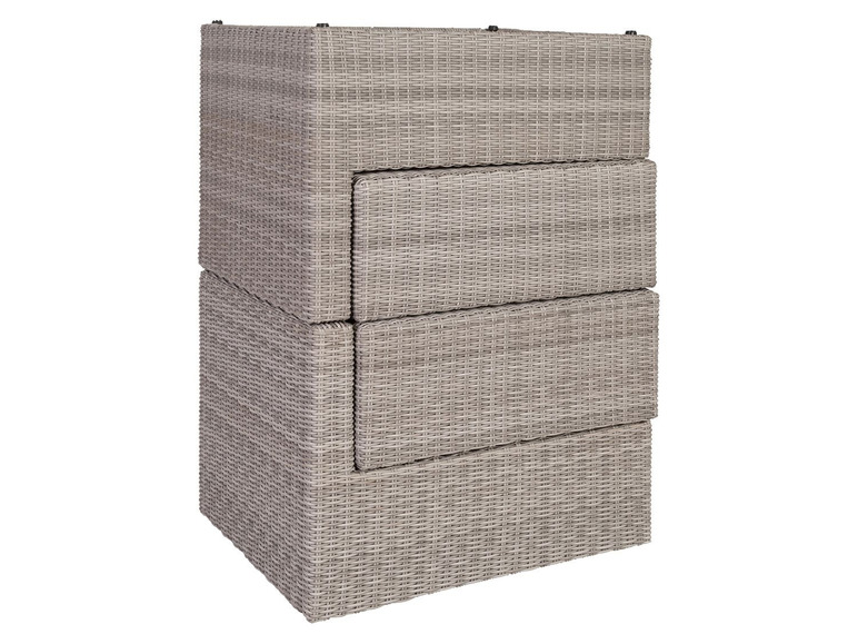 Drie grijze wicker opbergdozen, geschikt voor buiten.