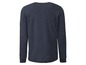 Een donkerblauw, langarmige T-shirt.