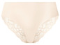 Beige onderbroek met kant.