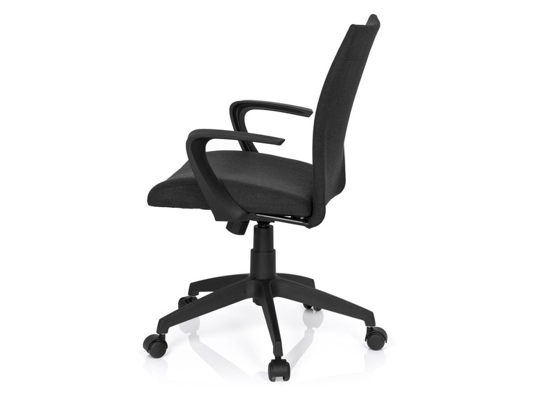 Zwarte bureaustoel met armleuningen en wielen