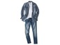 Een denim overhemd en jeans, een casual outfit.