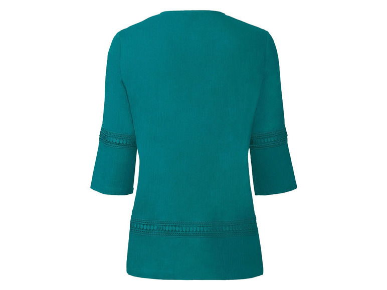 Een turquoise top met 3/4 mouwen en kantversiering.