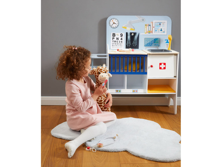 Ga naar volledige schermweergave: Playtive 2-in-1 houten babykliniek en dierenarts - afbeelding 11