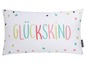 Een wit kussen met gekleurde stippen en de tekst 'Glückkind'.