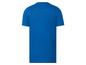 Een blauwe, effen T-shirt met korte mouwen