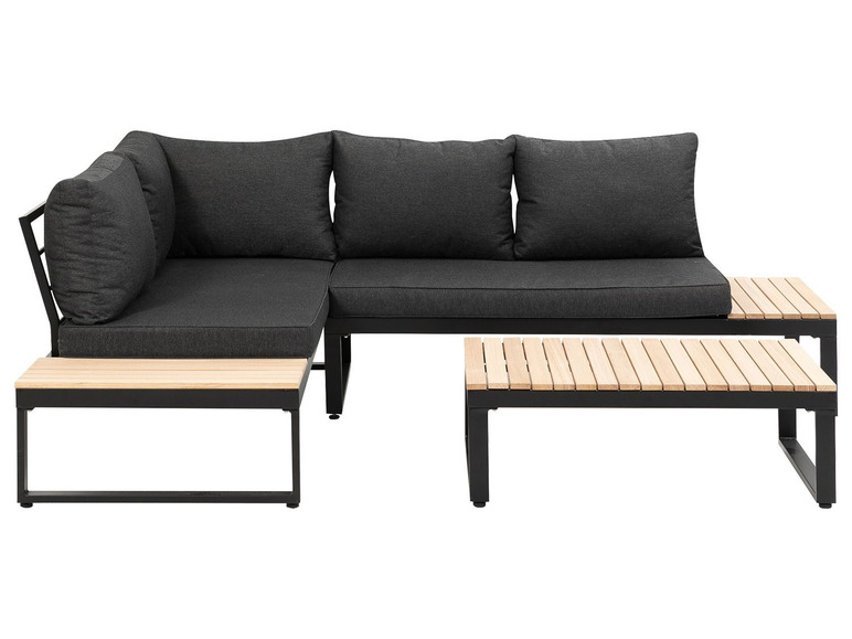 Zwarte hoekbank met twee bijzettafels van hout.