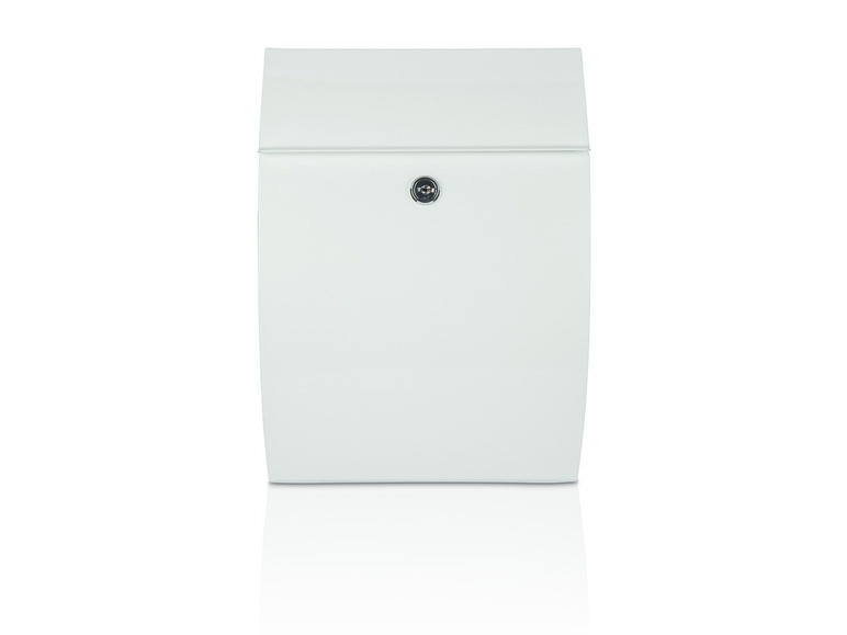 Witte brievenbus met slot.