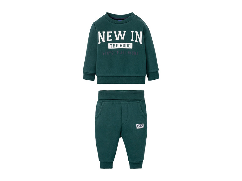 Groene baby joggingpak met 'New In The Hood' print.