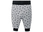 Grijze babybroek met zwarte letters.
