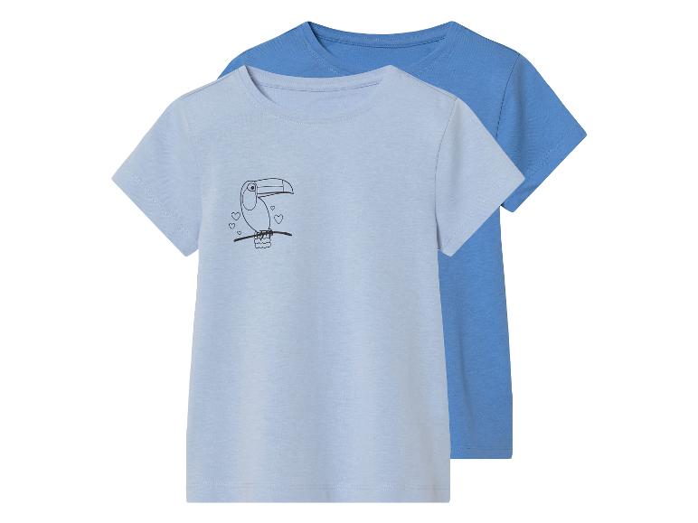 Twee kinder t-shirts, lichtblauw en blauw, met een toekan.