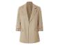 Beige damesblazer met driekwart mouwen.
