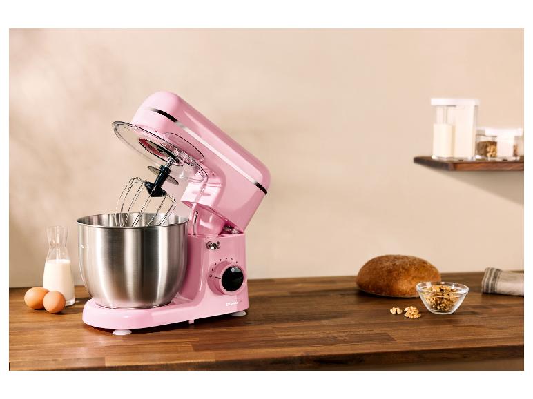 Roze SilverCrest keukenmachine met kom en garde.