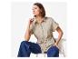 Beige linnen blouse en jeans: stijlvolle casual kleding.