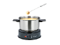 Fondueset met gesmolten kaas en een stukje brood aan een fonduevork.