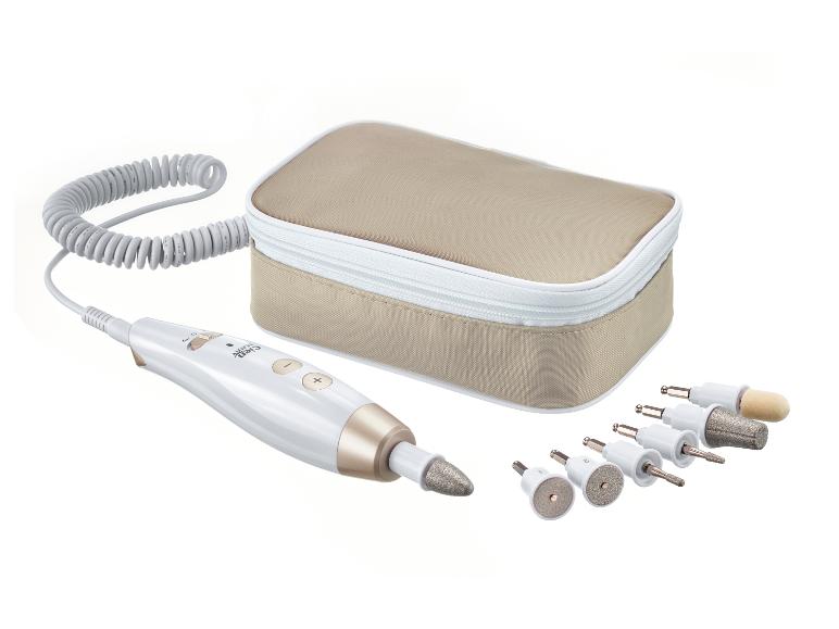 Manicure- en pedicureset met elektrische vijl en diverse opzetstukken in een beige etui.