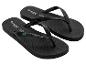 Zwarte teenslippers met Braziliaanse vlag en tekst 'Copacabana by Ipanema'.