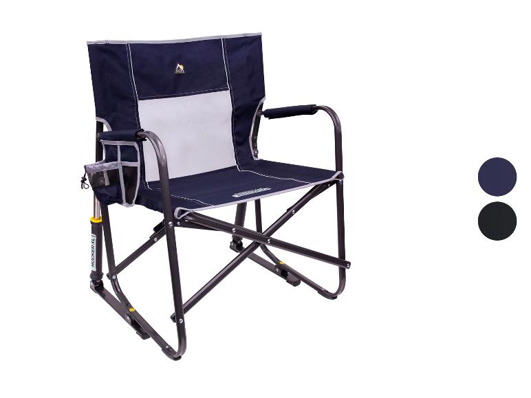Een blauwe campingstoel met een opvouwbaar ontwerp en een bekerhouder.
