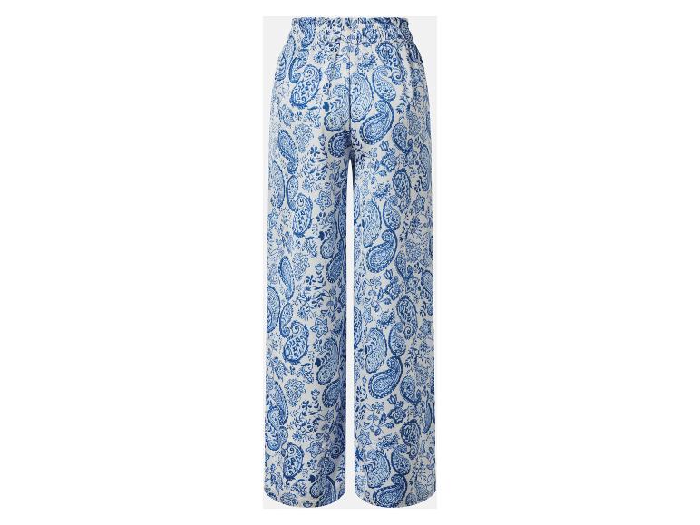 Witte broek met blauw paisley-patroon en elastische tailleband.