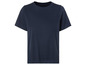Een donkerblauw T-shirt met korte mouwen.