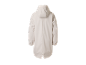 Een beige regenjas met capuchon, achterkant.