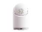 Witte, cilindervormige bewakingscamera met luidsprekerrooster en USB-C-poort.