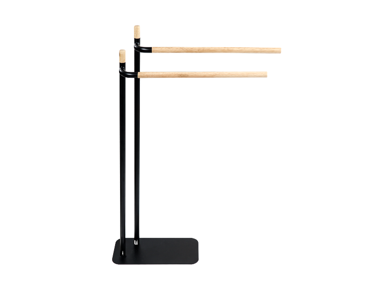 Zwarte vrijstaande handdoekenrek met twee houten staven.