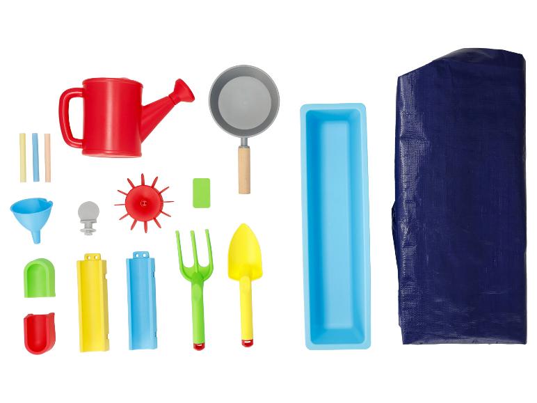 Kleurrijke kindertuin speelset met gieter, schepjes en hark.