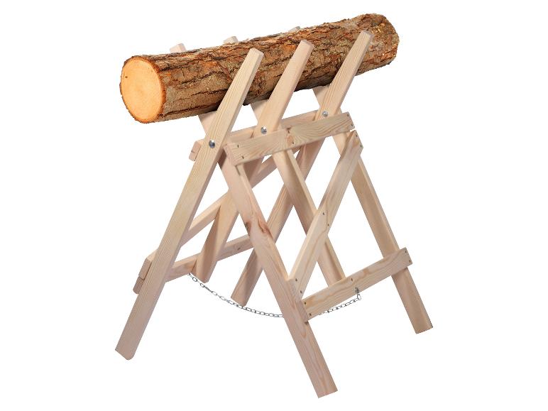 Houten zaagbok met een boomstam