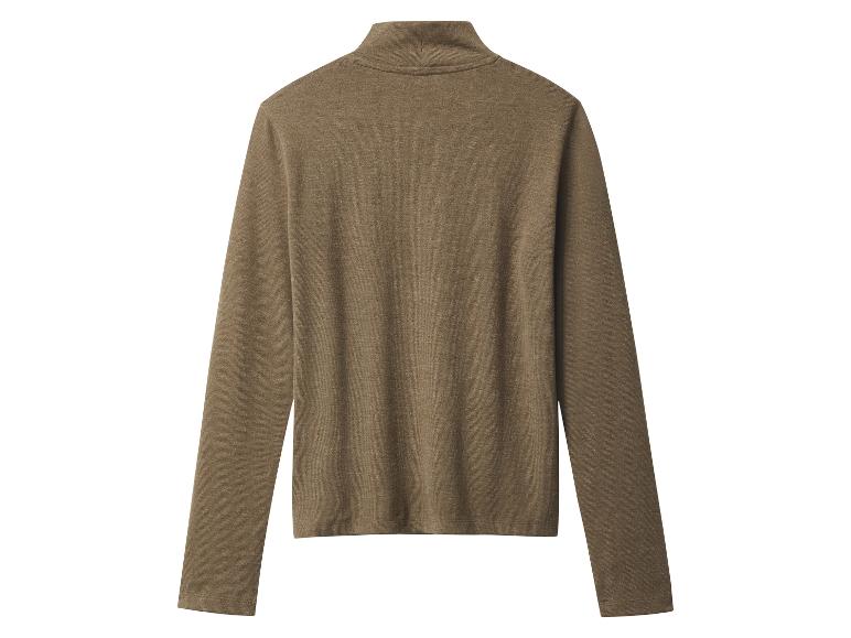 Bruine coltrui met lange mouwen op een witte achtergrond