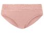 Damesonderbroek in poederroze met kanten afwerking in de taille.