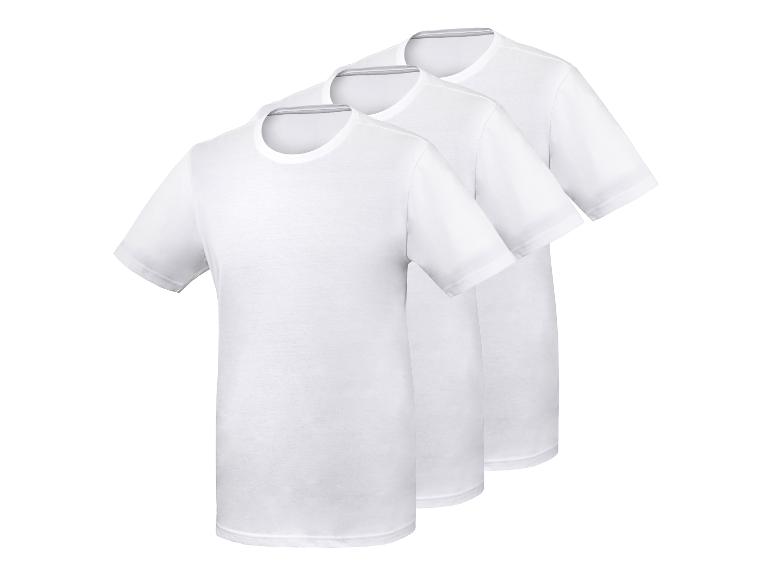 Drie witte heren T-shirts met ronde hals, achter elkaar geplaatst.