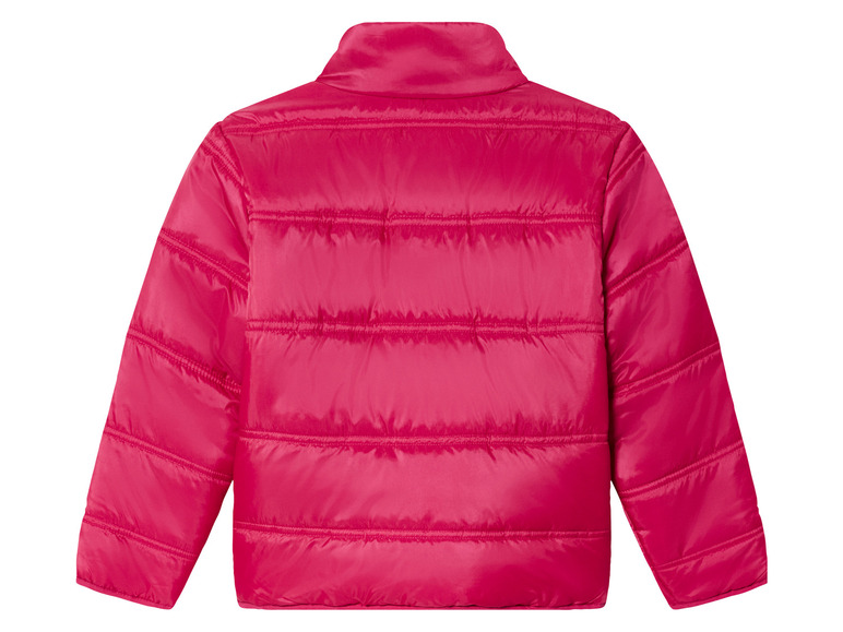 Een roze gewatteerde jas.