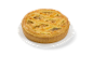 Goudbruine appeltaart met rasterpatroon op een wit bord