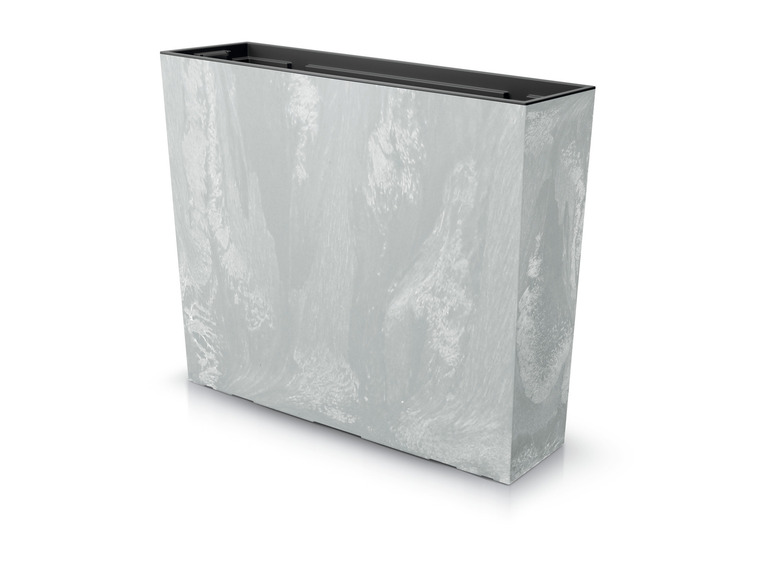 Een grijs betonnen plantenbak voor binnen of buiten.