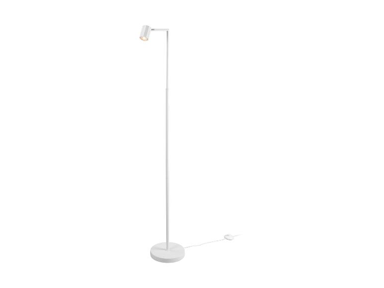 Witte staande lamp met verstelbare arm.