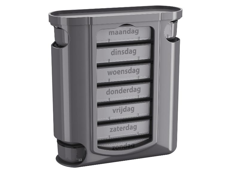 Grijze pillendispenser met zeven vakjes, gelabeld voor elke dag van de week.