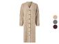 Lange beige gebreide cardigan met knopen en kleuropties.