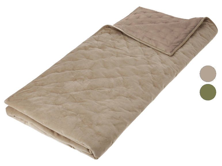 Beige gewatteerde deken met ruitstiksels en twee kleurstalen: beige en olijfgroen.