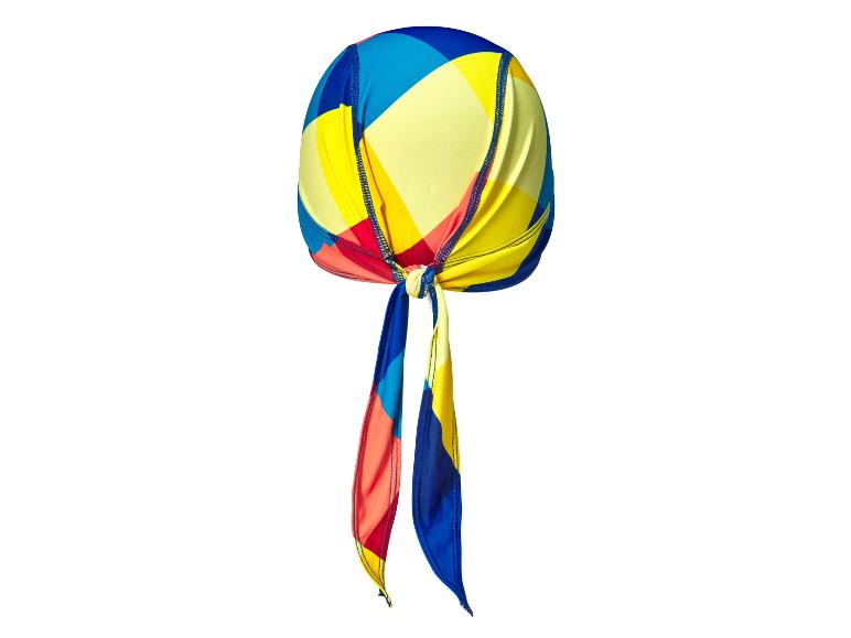 Multicolor bandana met geometrisch patroon.