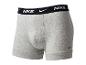 Grijze herenboxershorts met een zwarte tailleband met witte tekst en een witte swoosh.