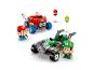 LEGO Super Mario en Luigi figuren met hun raceauto's en twee finishpalen.