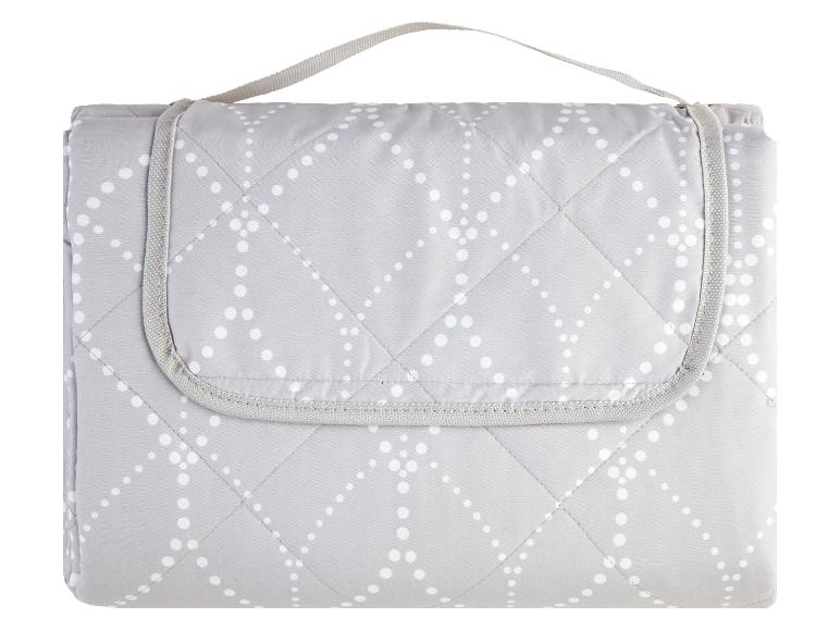 Grijze picknickdeken met witte stippen.