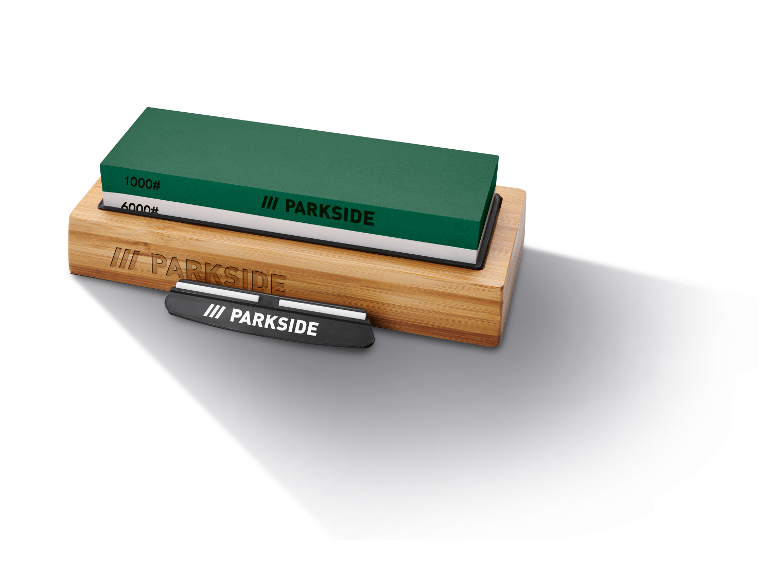 Parkside slijpstenen op een houten standaard.