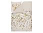 Beige beddengoed met wit en groen bloemenpatroon.