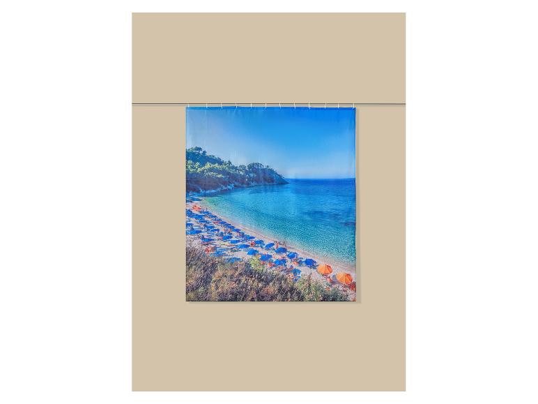 Douchegordijn met strandprint met blauwe en oranje parasols.