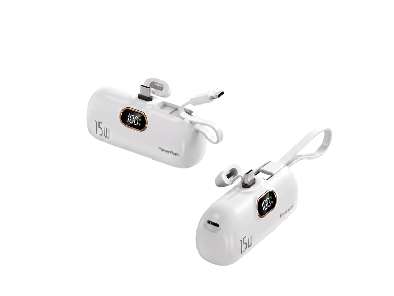 Twee witte 15W powerbanks met geïntegreerde kabels en digitaal display.