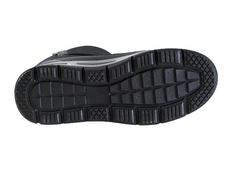 Zwarte zool van een wandelschoen met profielpatroon.