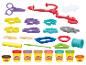 Een Play-Doh doktersset met diverse gereedschappen, mallen en meerdere potjes boetseerklei.