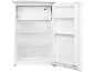 Open witte koelkast met temperatuurregelaar, groente-/fruitlade en flessenrek.